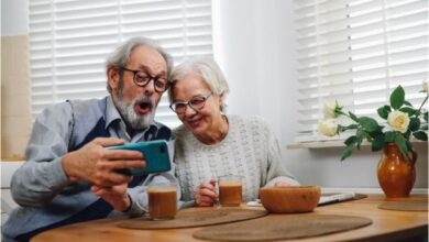 how-modern-technologies-are-affecting-relationships-of-seniors