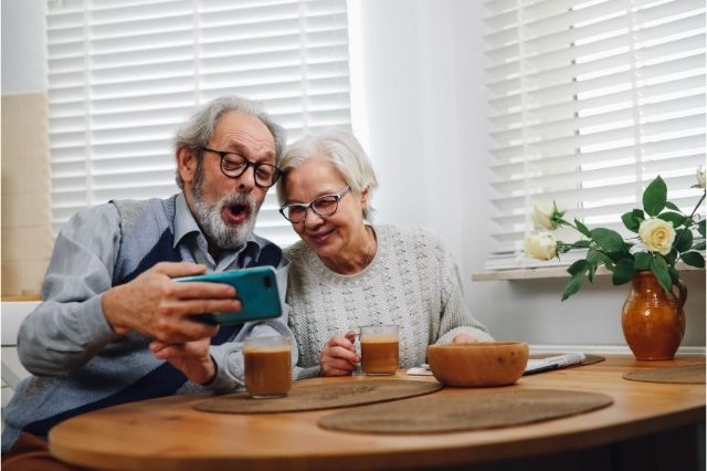 how-modern-technologies-are-affecting-relationships-of-seniors
