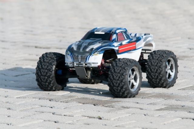 features-to-check-while-choosing-an-rc-car-online